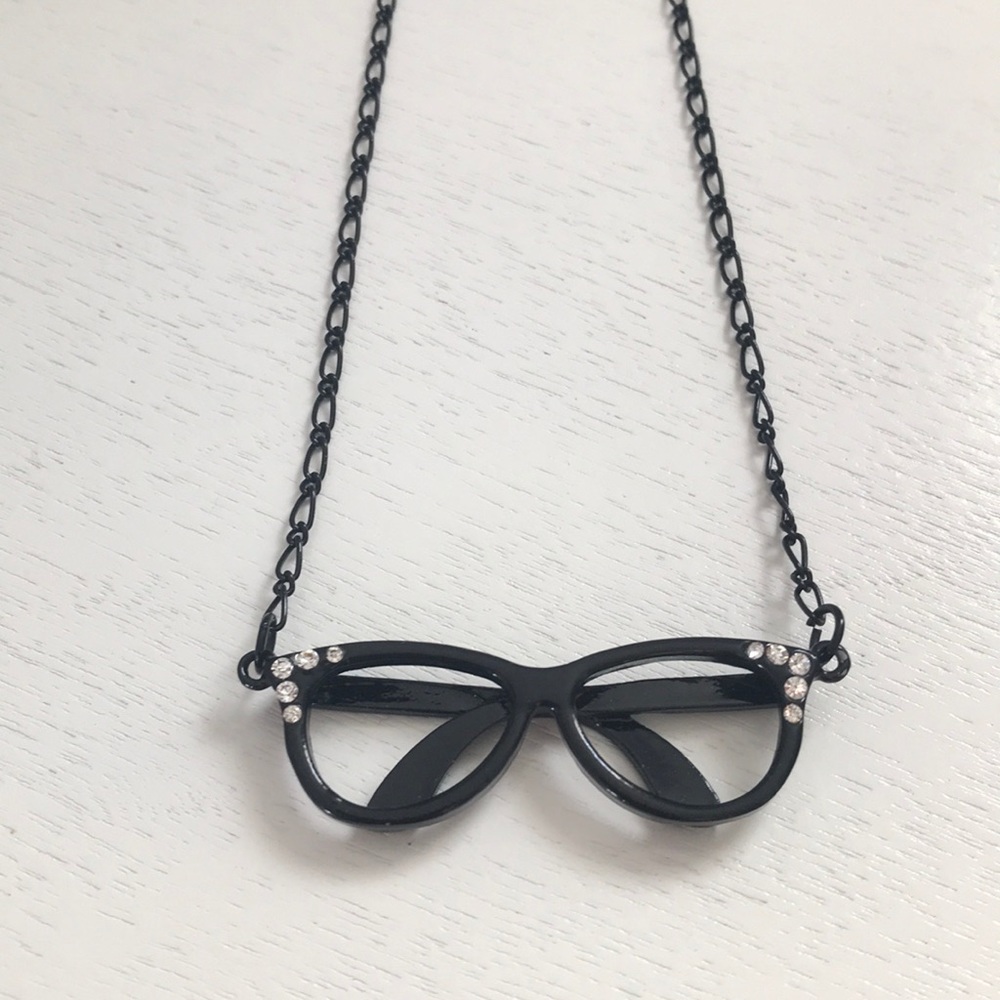 Cute glasses necklace